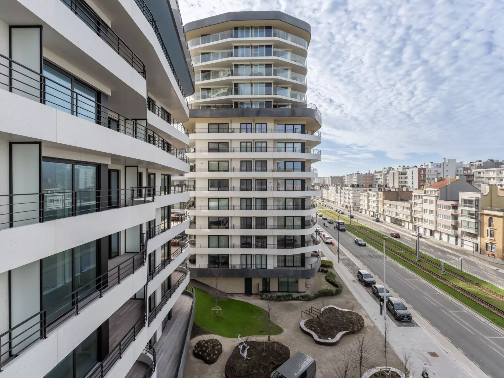 The Waves with parking-Dehors