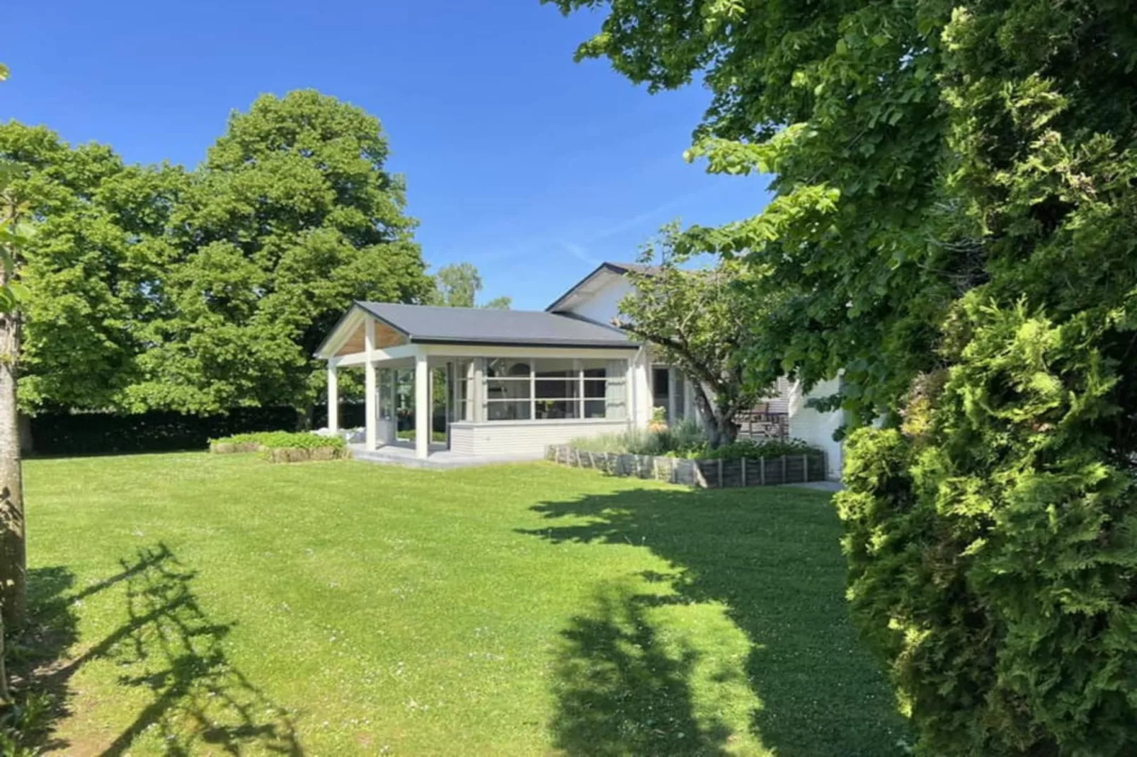 Les trois tilleuls-Garten Sommer