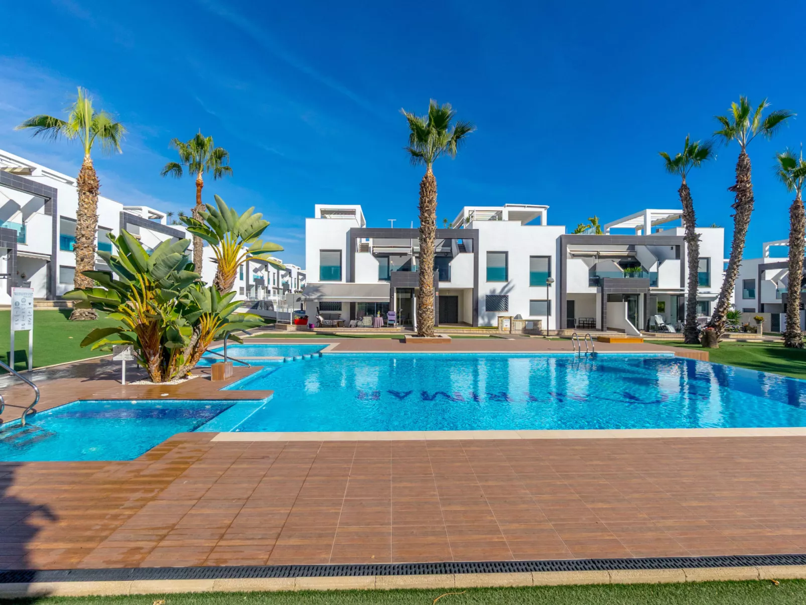 Oasis Beach 1-Draußen