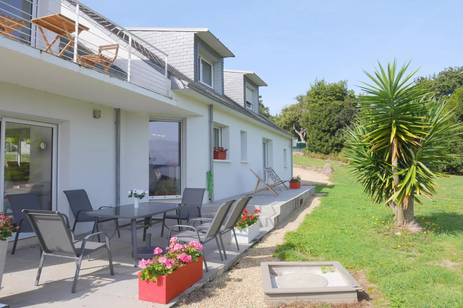 Komfortables Ferienhaus in Douarnenez-Tréboul-Terrasse/Balkon