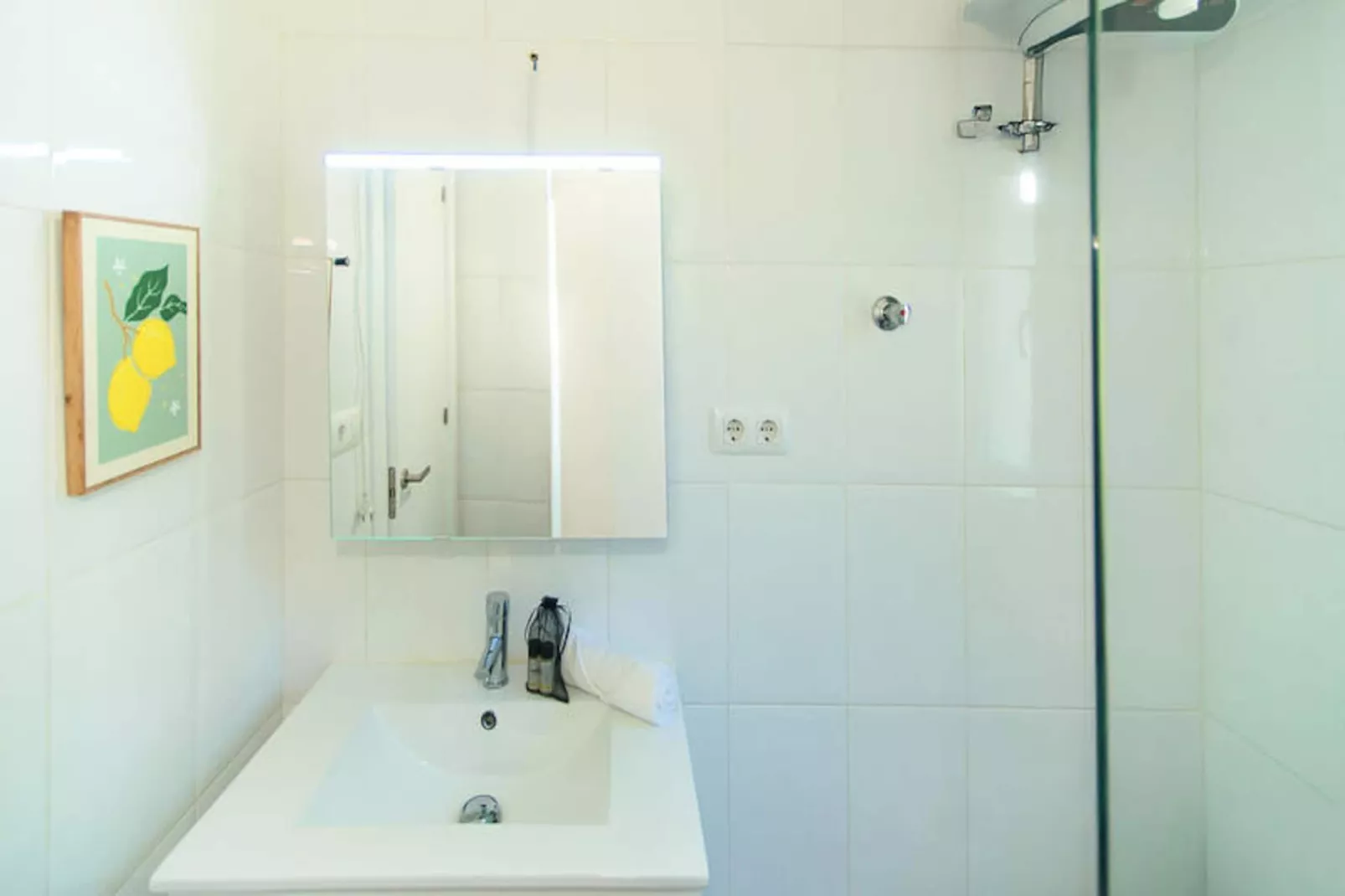 Maison à Roses-Untagged