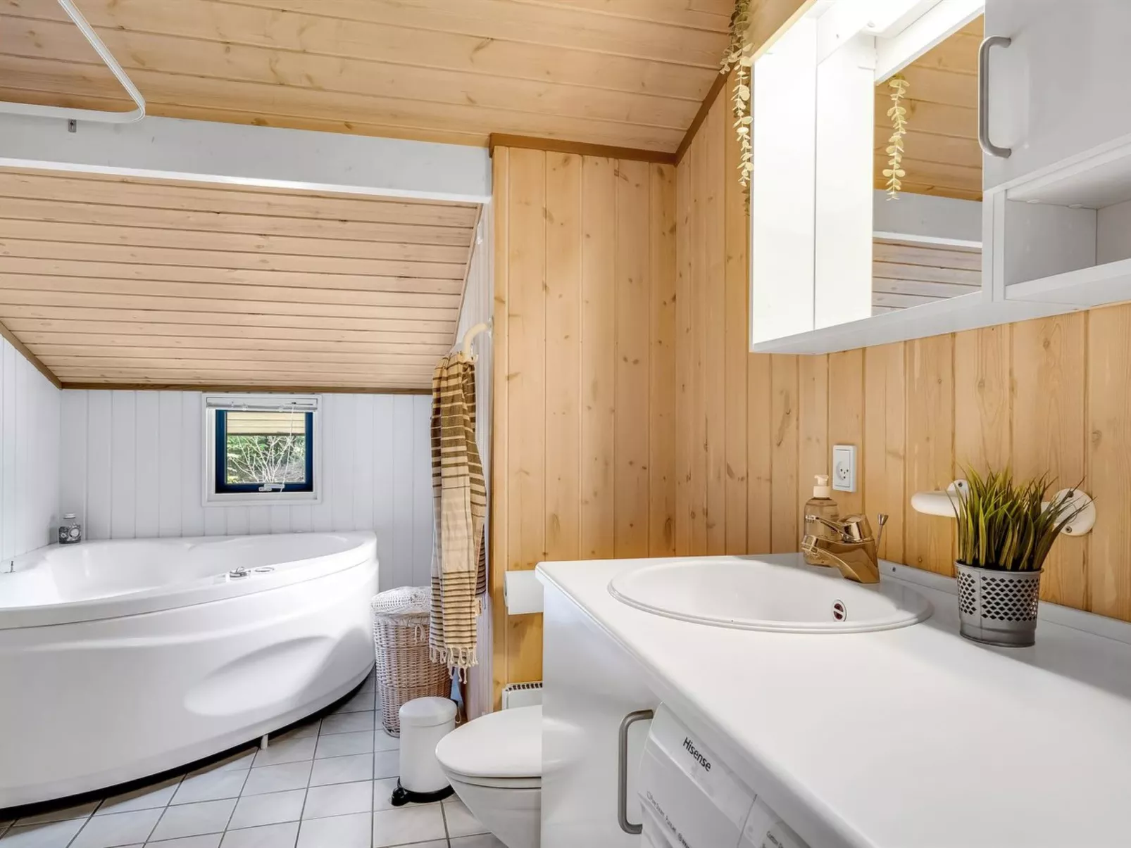 "Hakan" - 4km from the sea-Inside