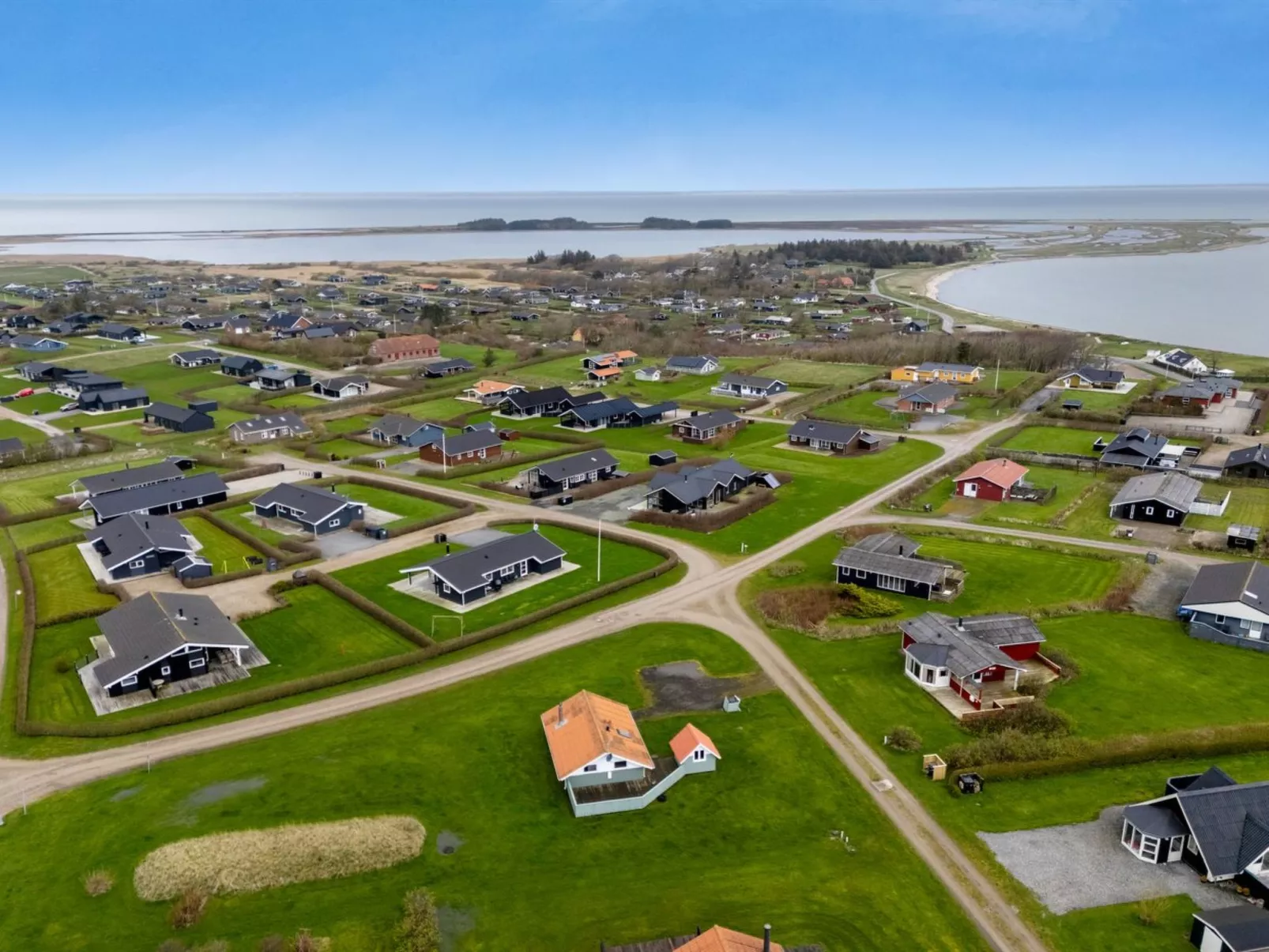 "Lonne" - 750m to the fjord-Outside