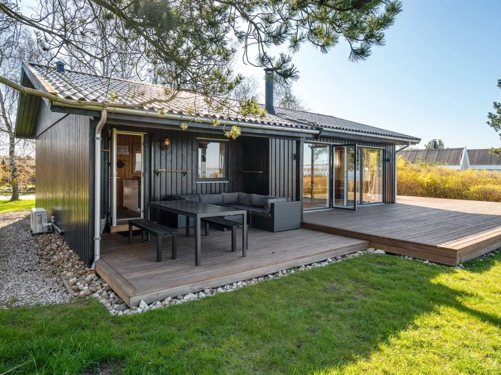 "Iadrik" - 85m to the fjord-Draußen