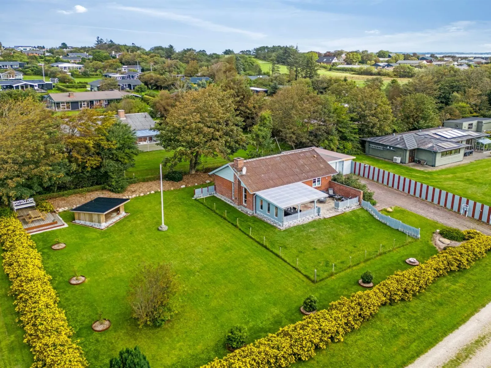 "Tuki" - 700m to the fjord-Outside