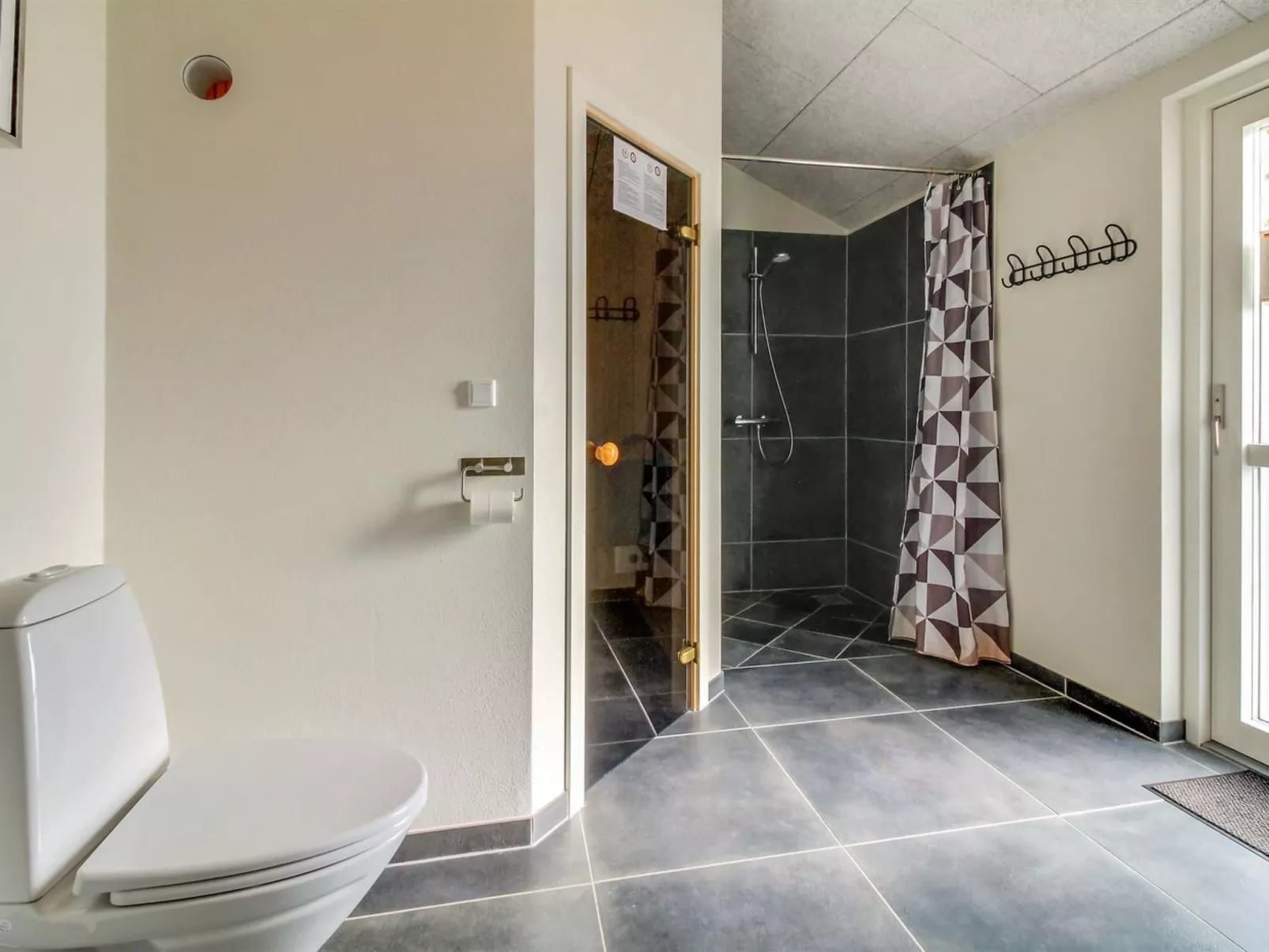 "Yakari" - 300m from the sea-Inside