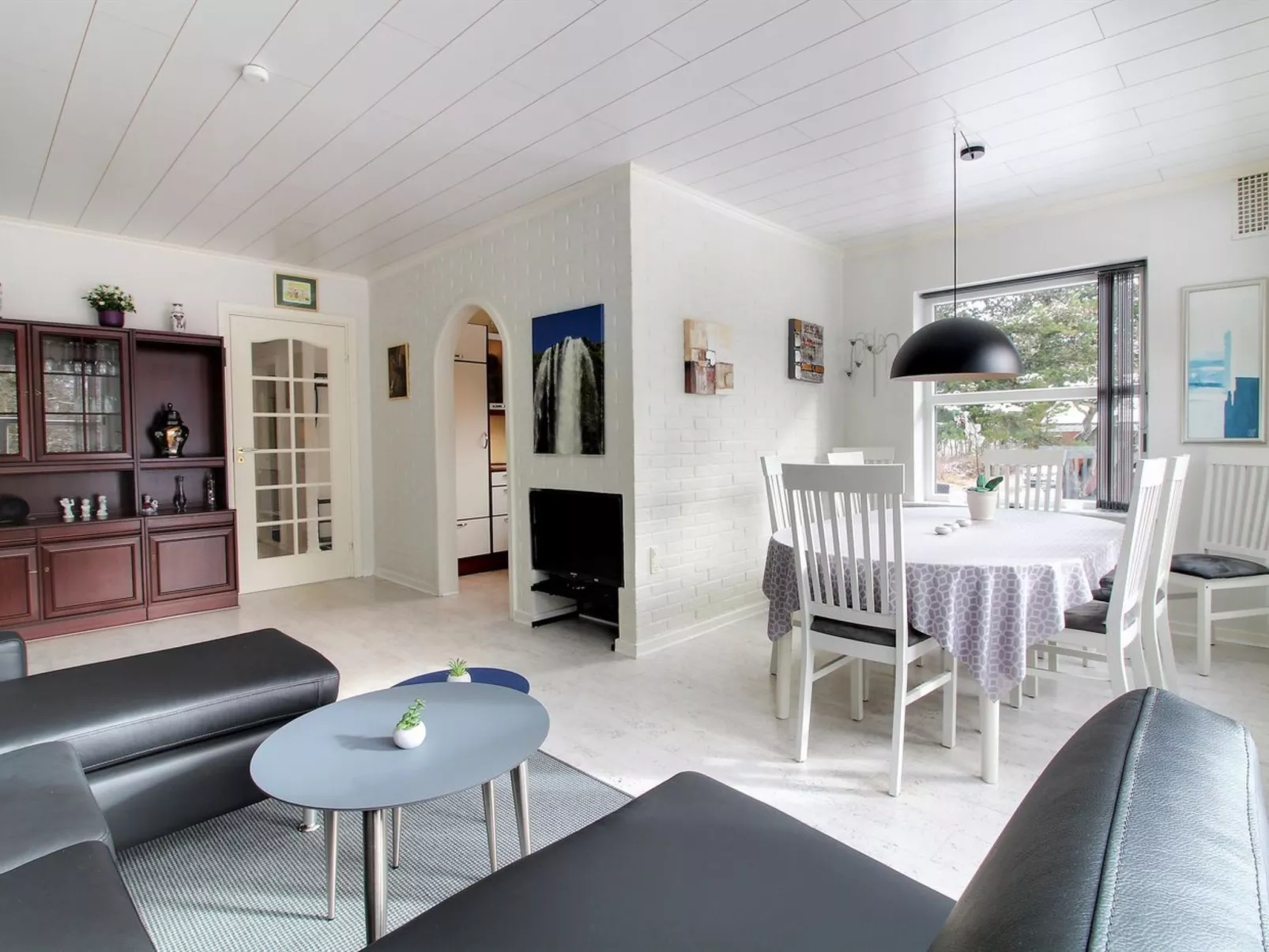 "Gwen" - 2.7km from the sea-Dedans