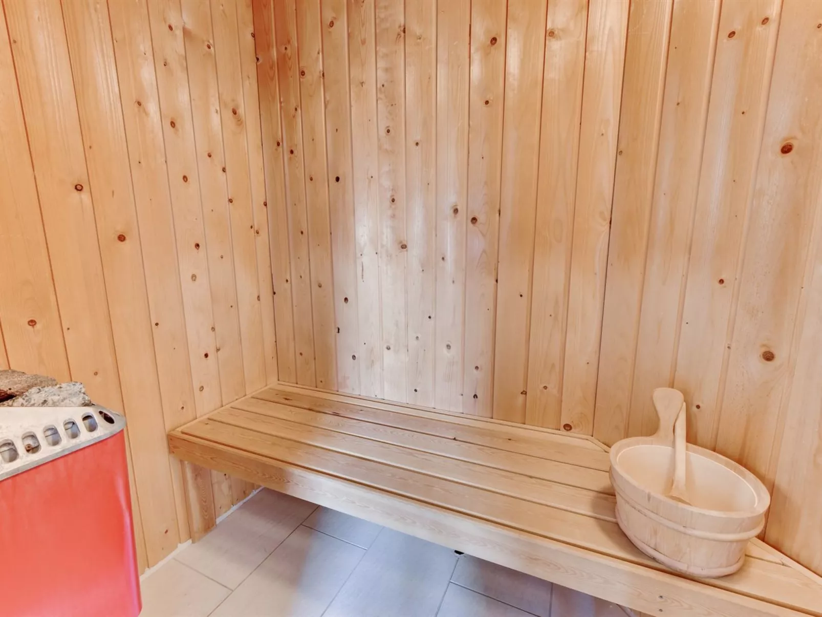 "Velena" -  from the sea-Drinnen