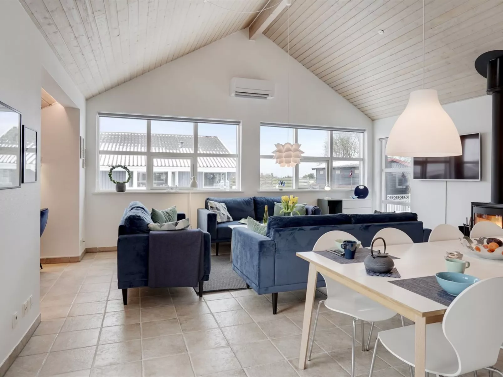 "Thorwith" - 150m from the sea-Dedans