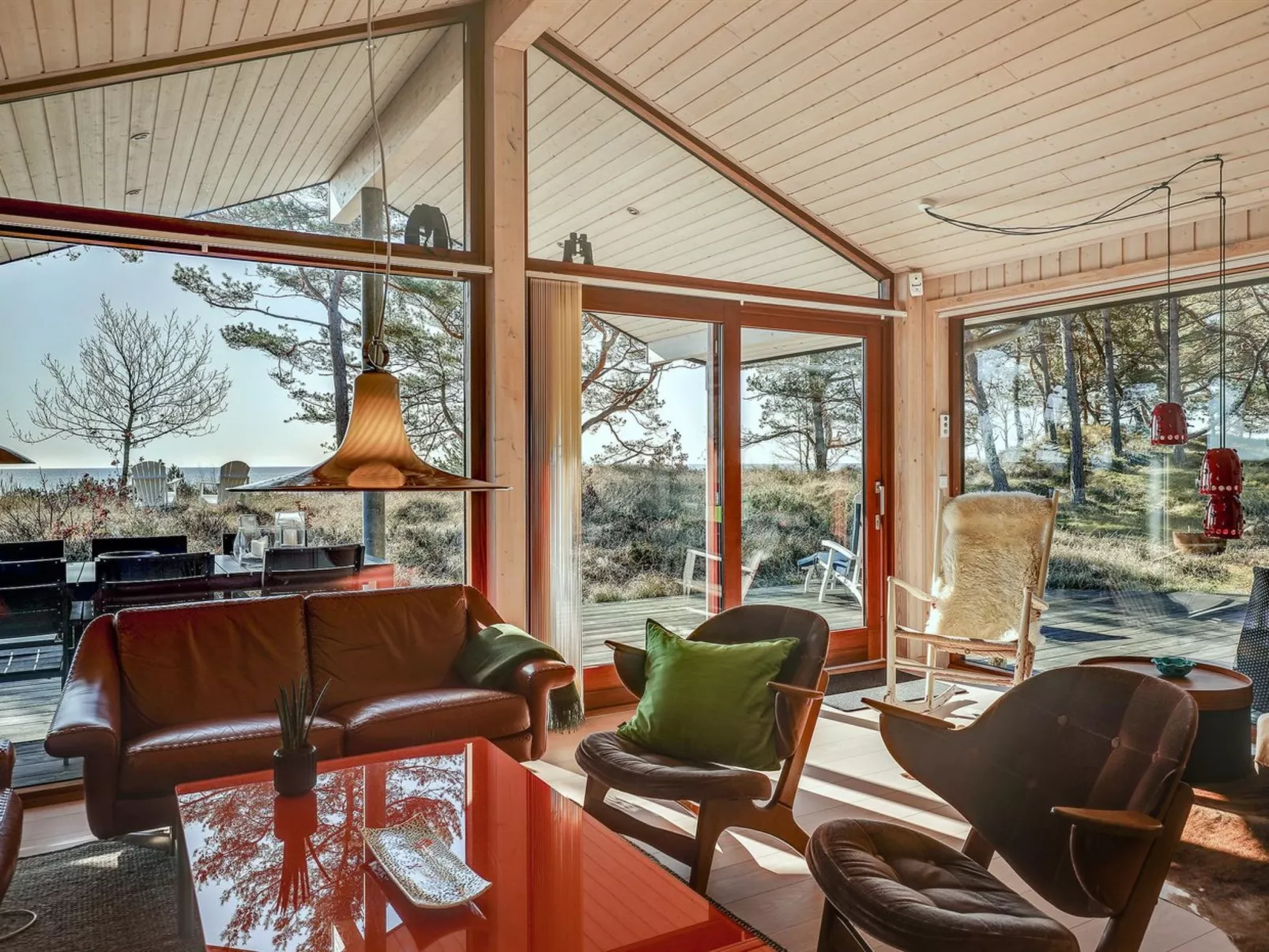 "Unto" - 25m from the sea-Drinnen