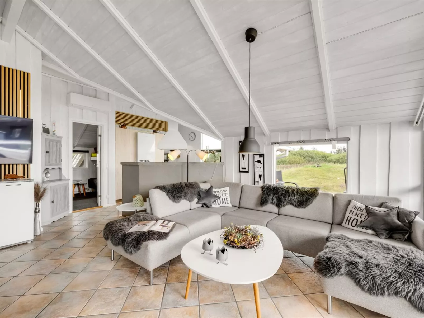 "Cyrill" - 250m to the fjord-Dedans