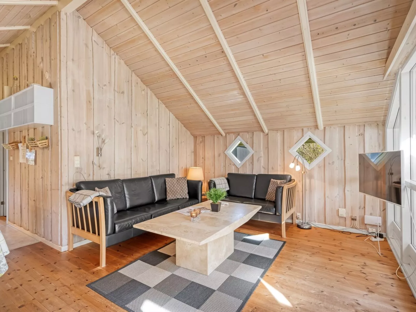 "Snefrid" - 12km from the sea-Inside