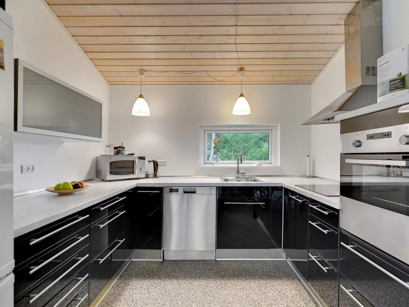 "France" - 1.1km from the sea-Drinnen