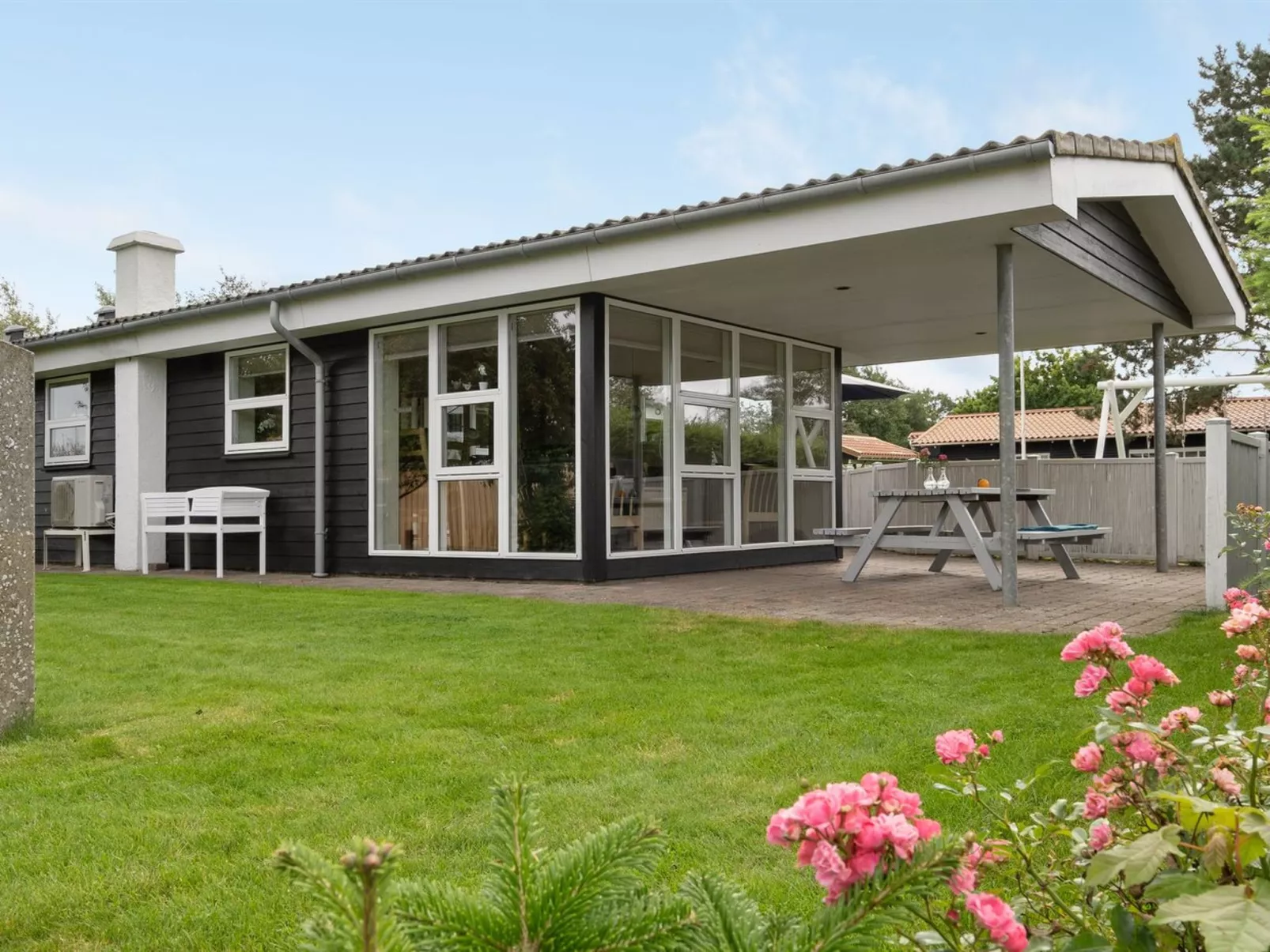 "Gull" - 150m from the sea-Outside