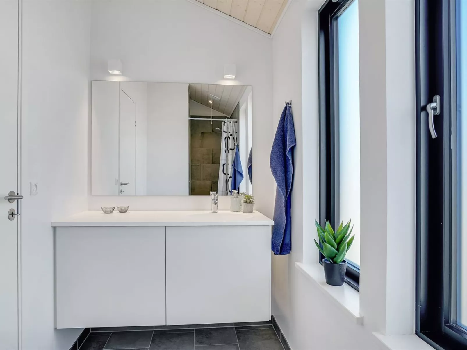 "Aiko" - 50m from the sea-Drinnen