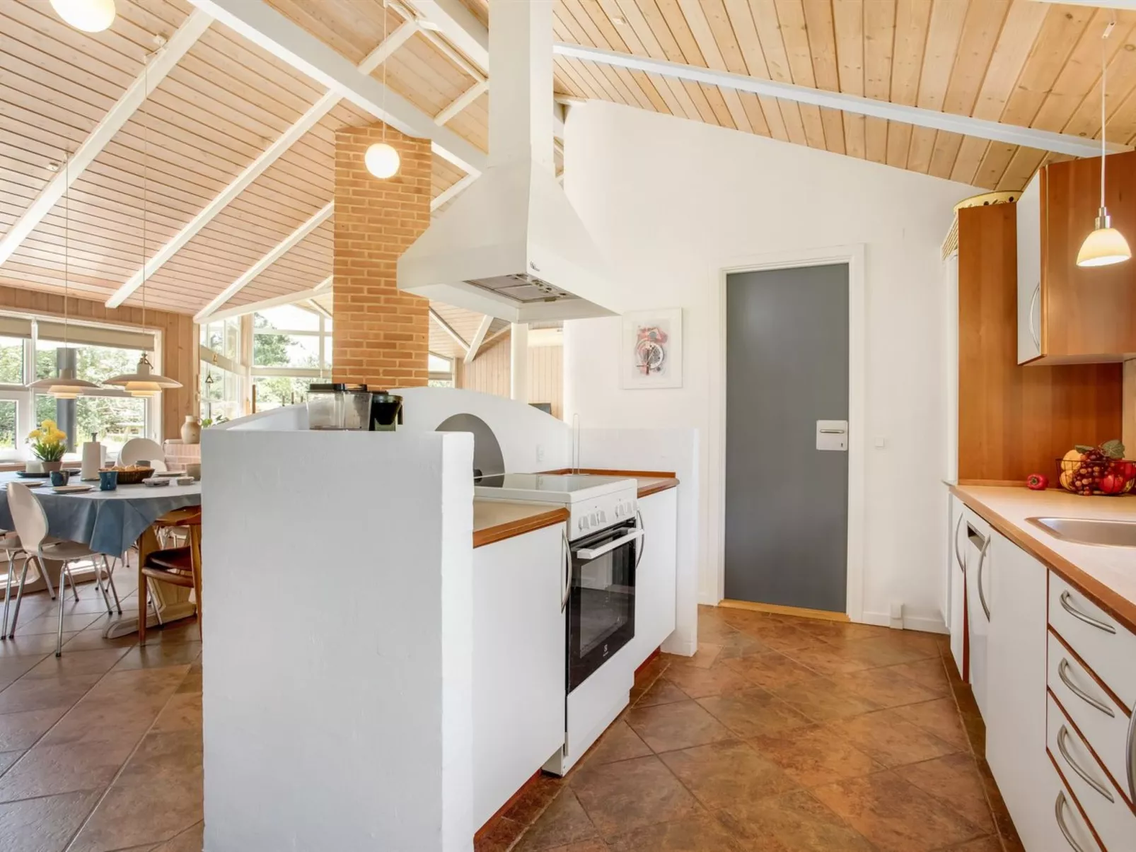 "Winder" - 1.3km from the sea-Inside