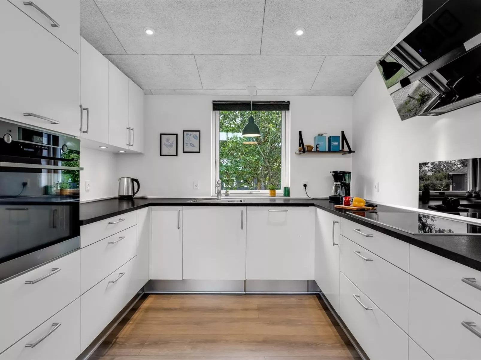 "Weike" - 950m to the fjord-Inside