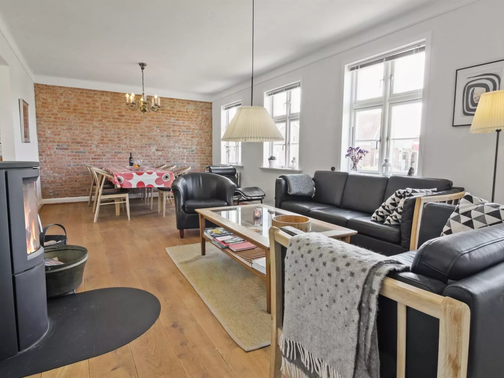 "Lilli" - 2km to the fjord-Drinnen