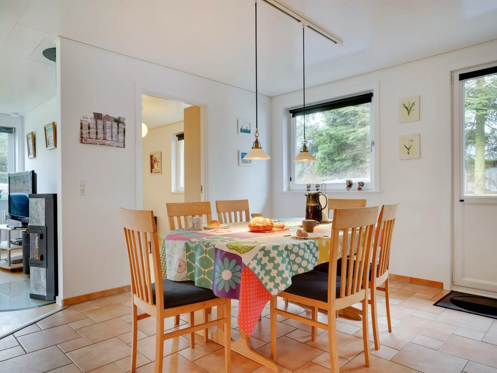 "Philip" - 2km from the sea-Inside