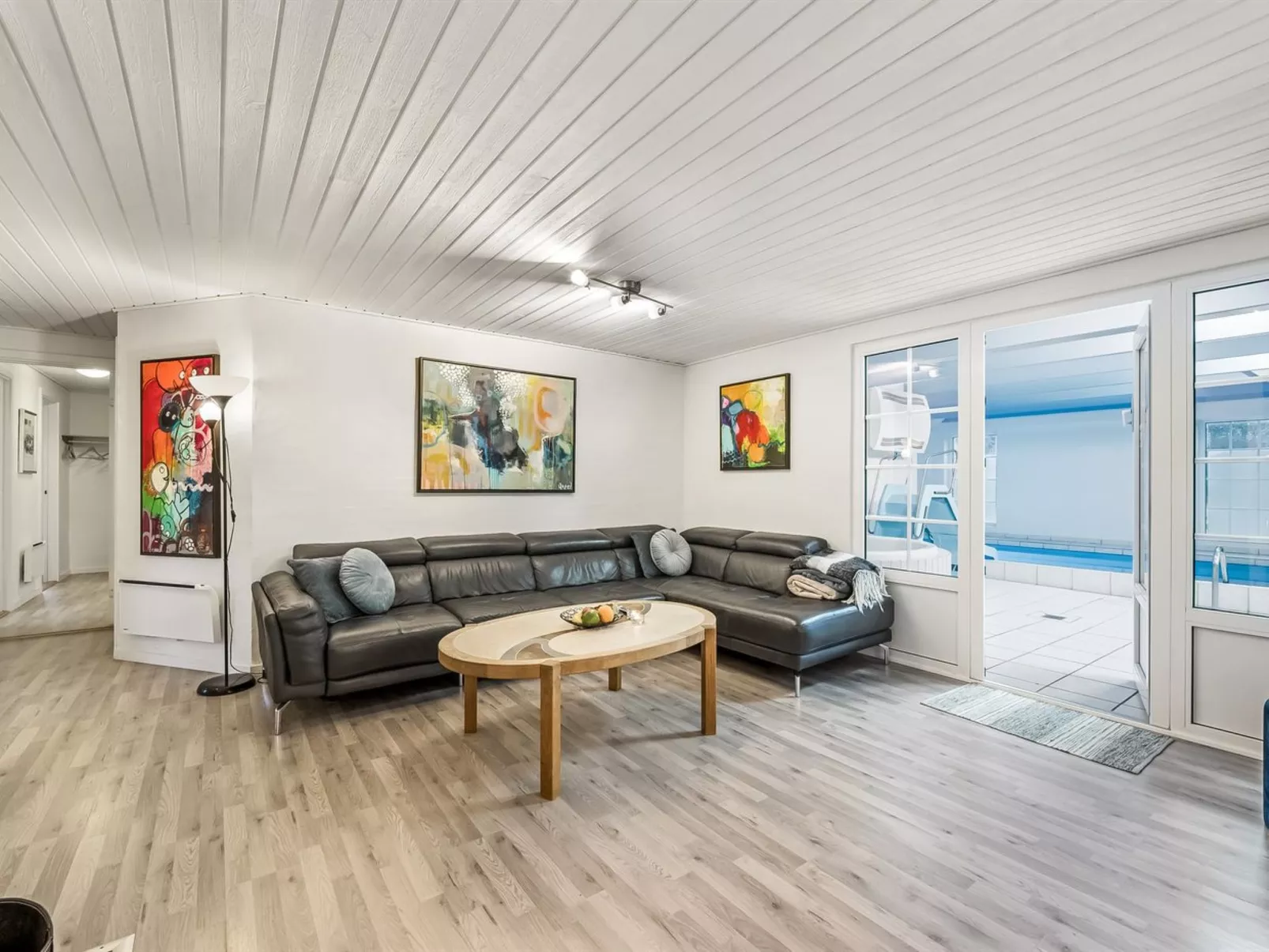 "Aane" - 1.8km from the sea-Inside