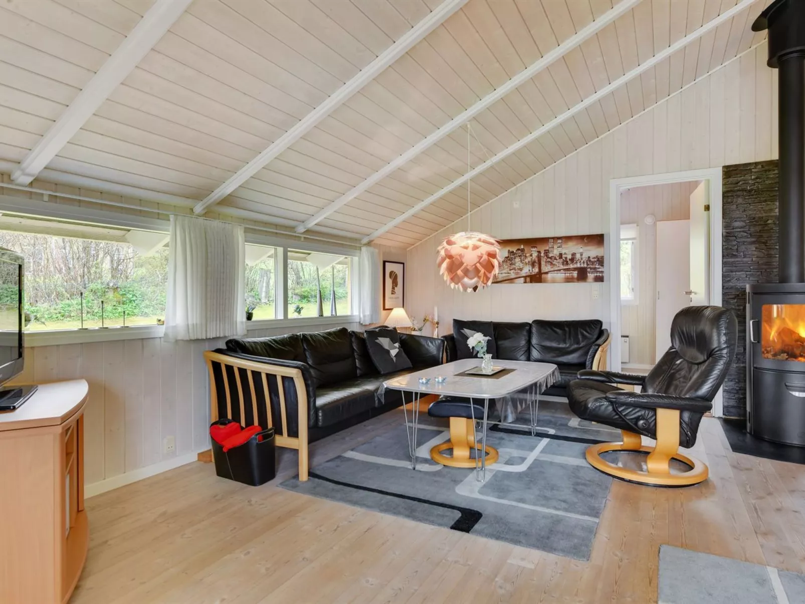 "Hwiting" - 200m from the sea-Inside