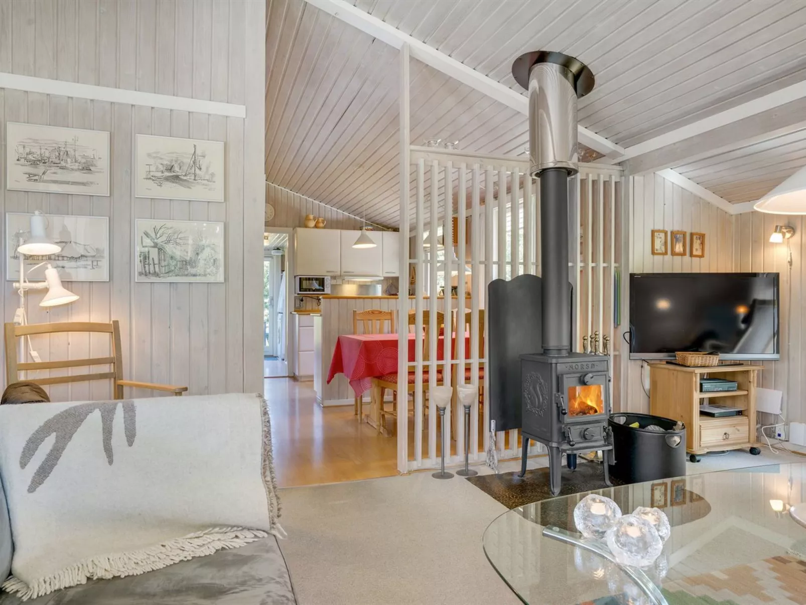 "Hrefna" - 350m from the sea-Drinnen