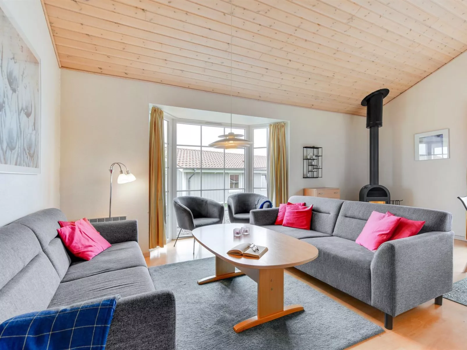 "Karina" - 150m to the fjord-Drinnen