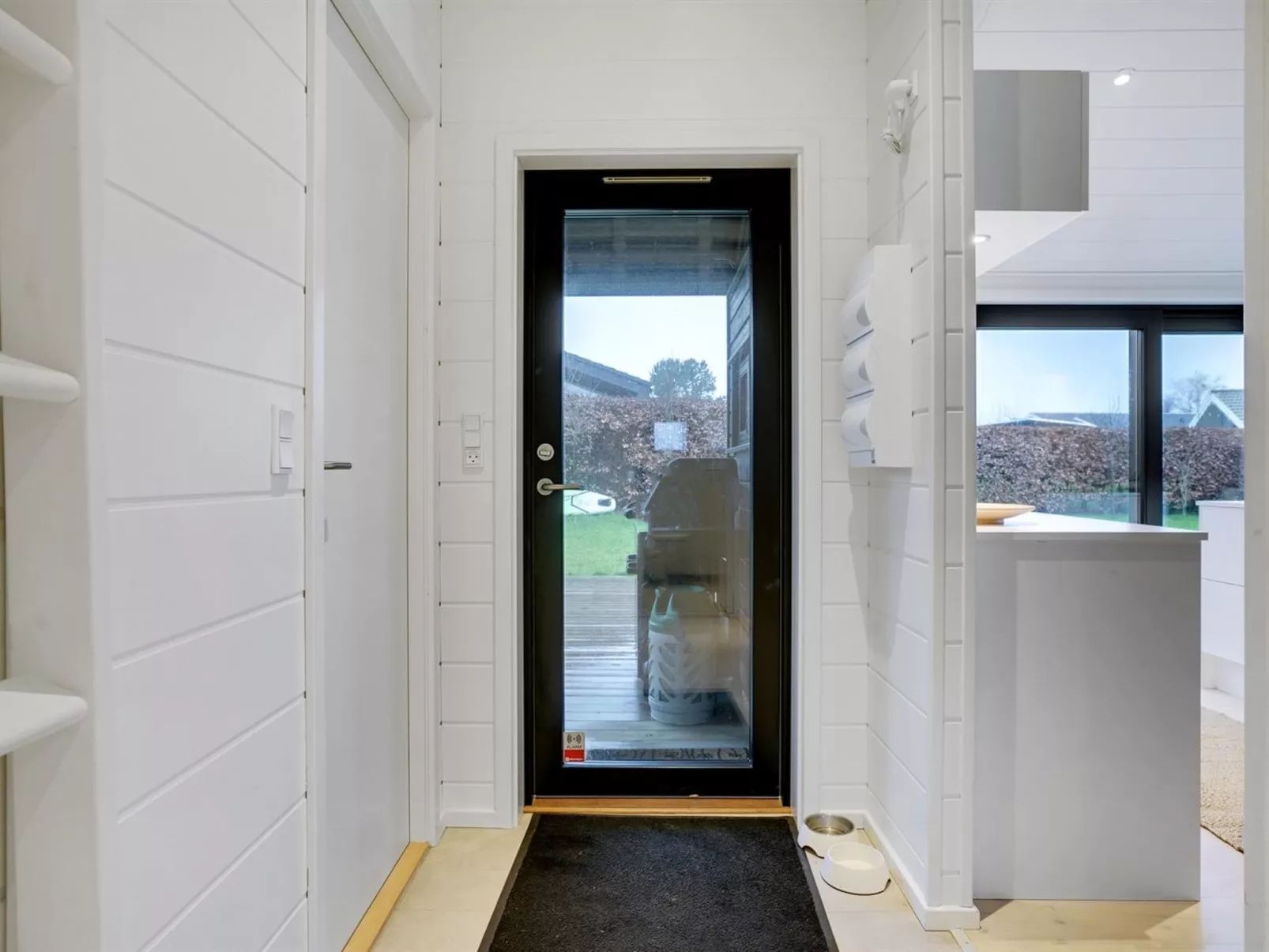 "Kjell" - 100m from the sea-Drinnen