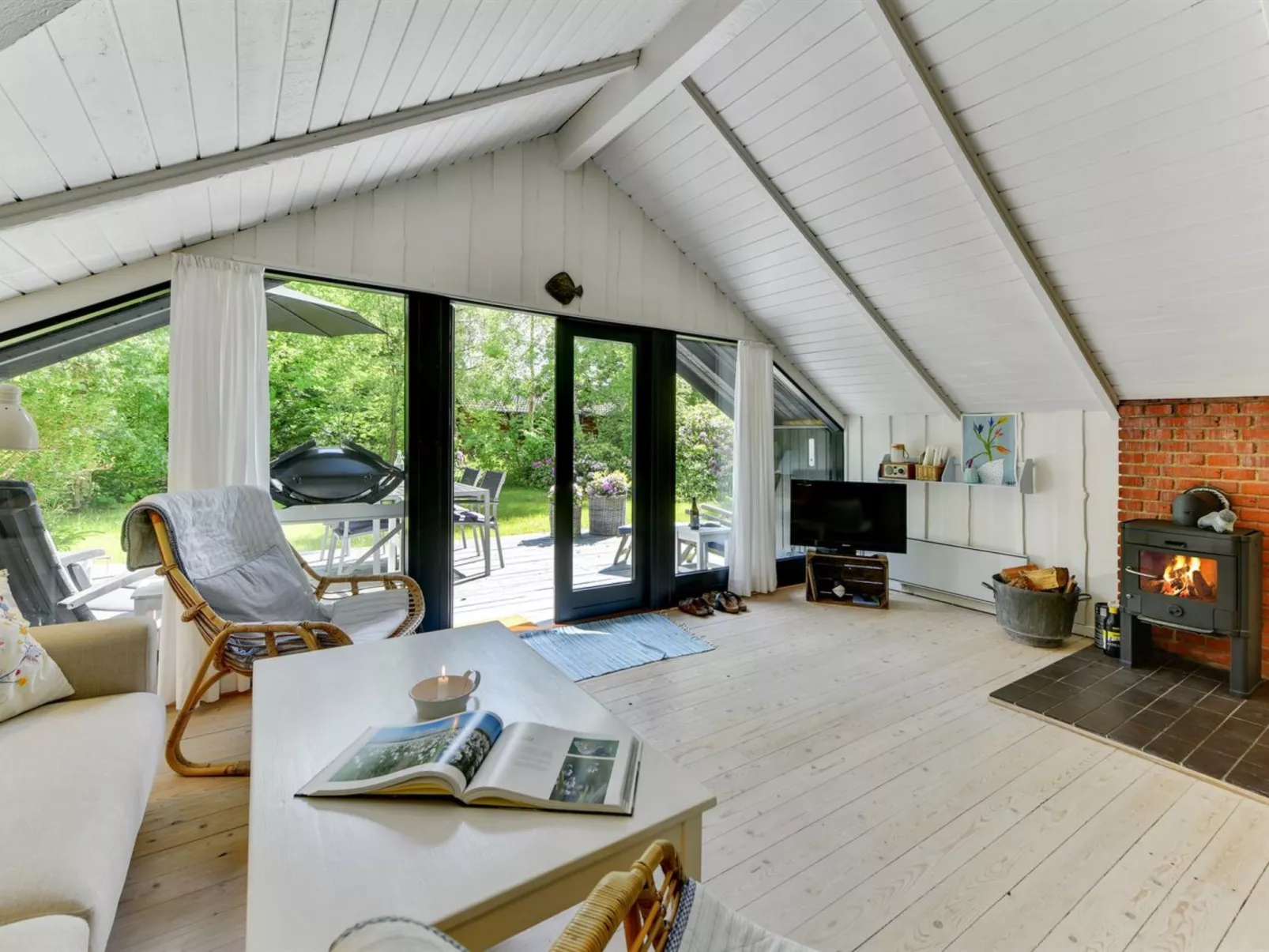 "Alika" - 200m to the fjord-Inside