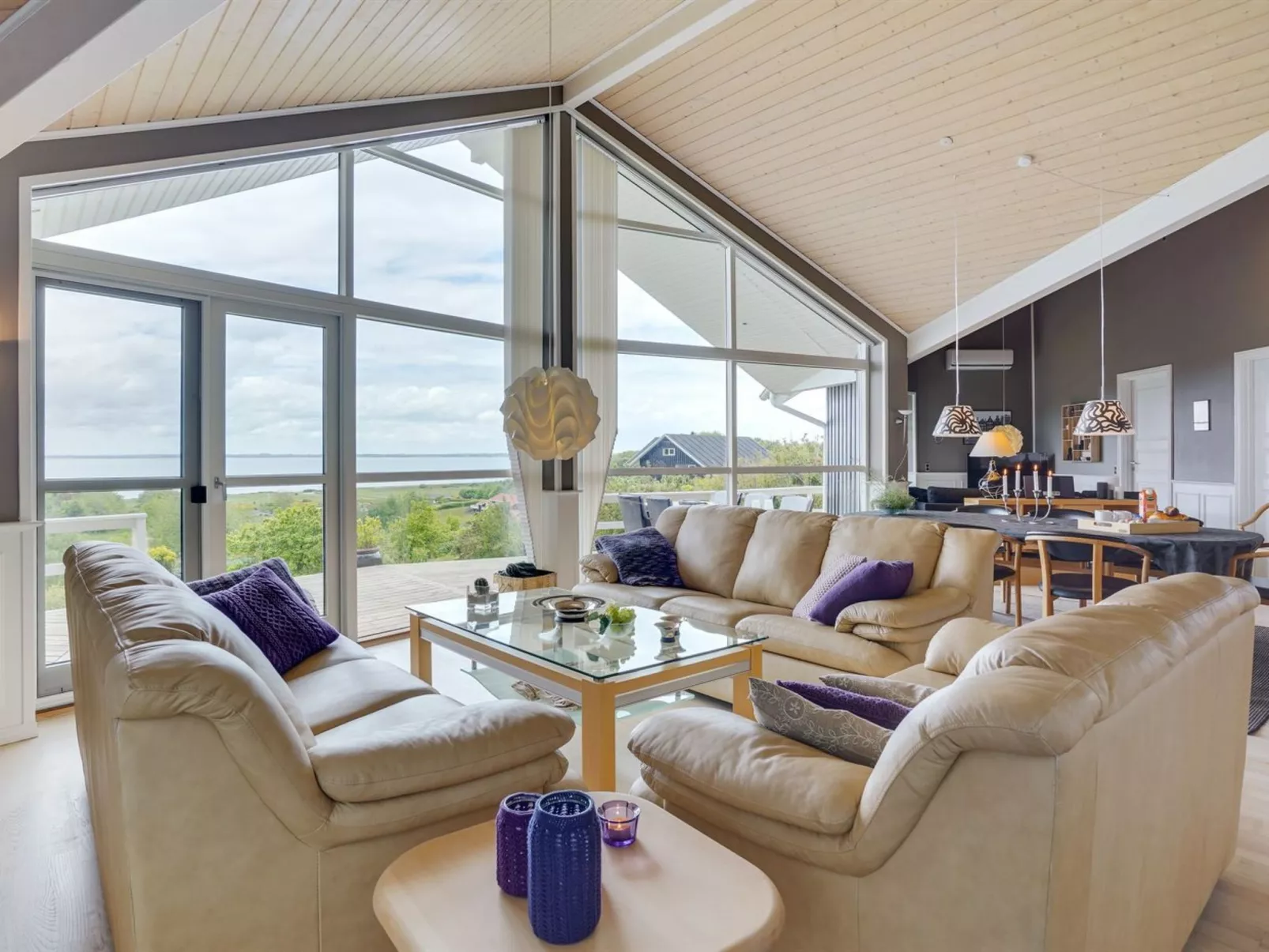 "Regnwald" - 400m to the fjord-Dedans