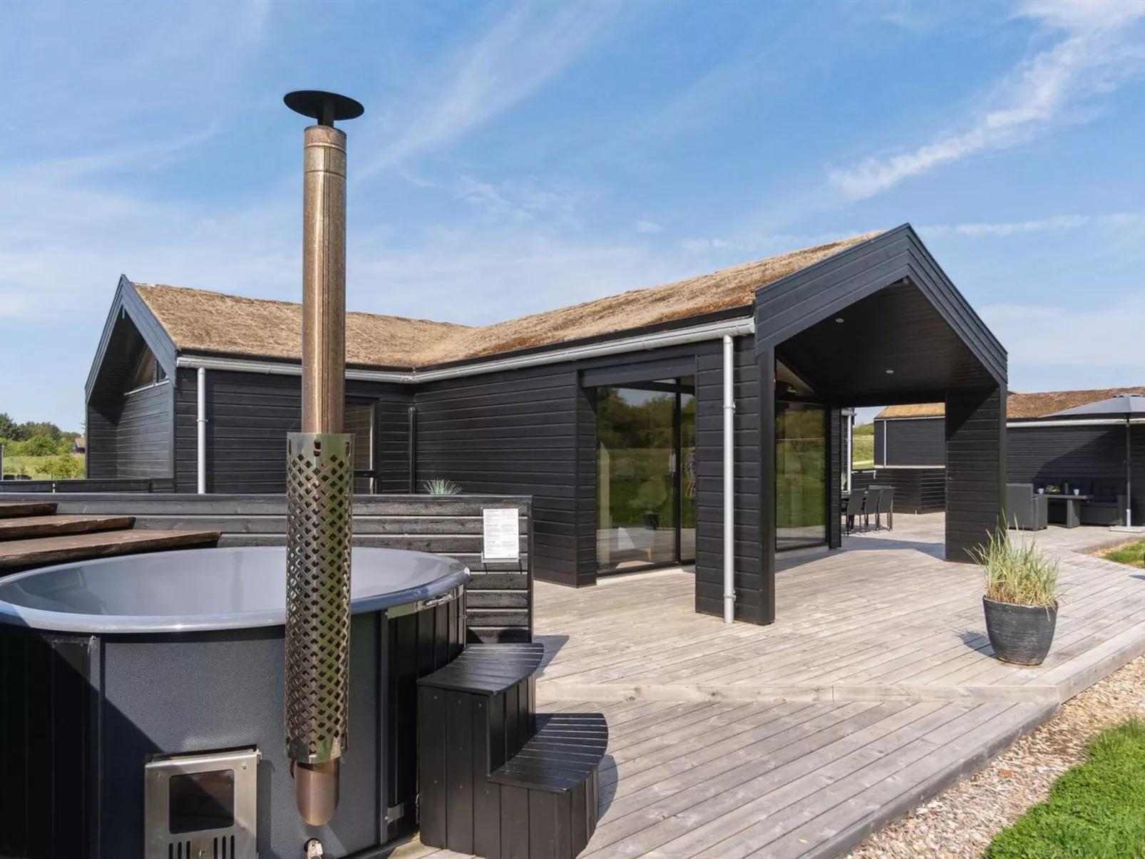 "Dyke" - 1.5km from the sea-Outside