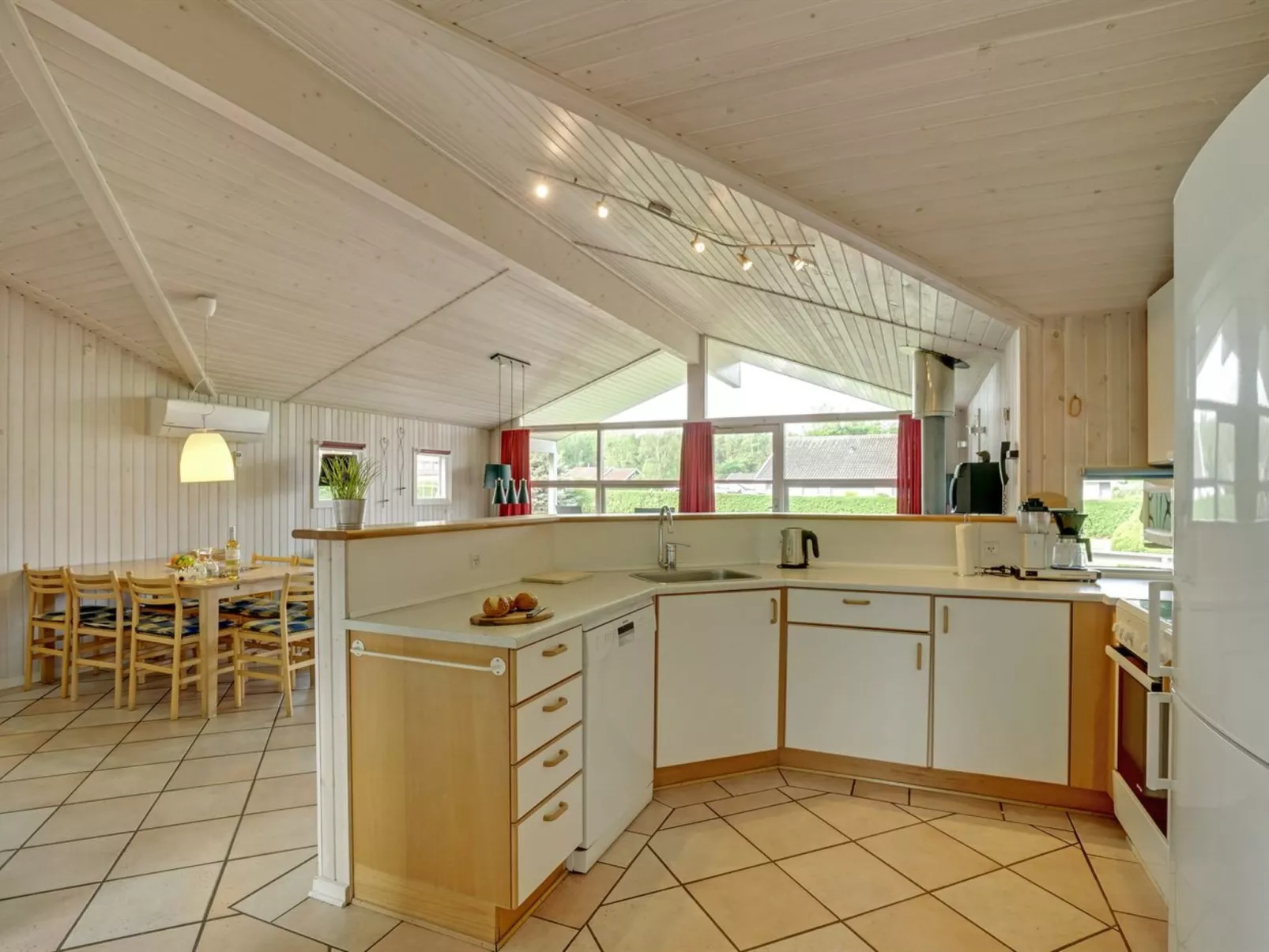 "Folke" - 250m from the sea-Drinnen