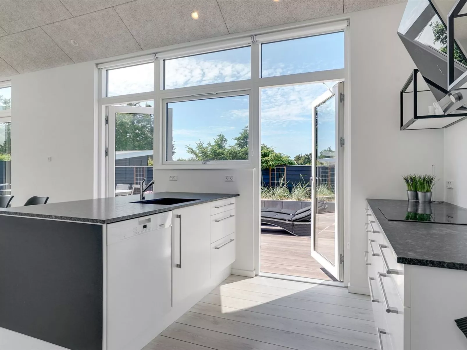 "Erk" - 700m from the sea-Inside