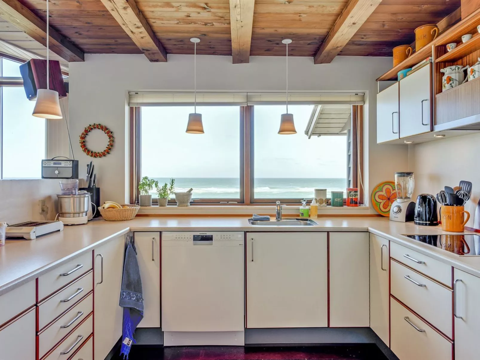 "Arngrim" - 100m from the sea-Inside