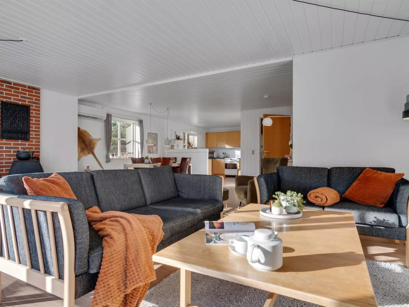 "Harpa" - 2.5km from the sea-Dedans