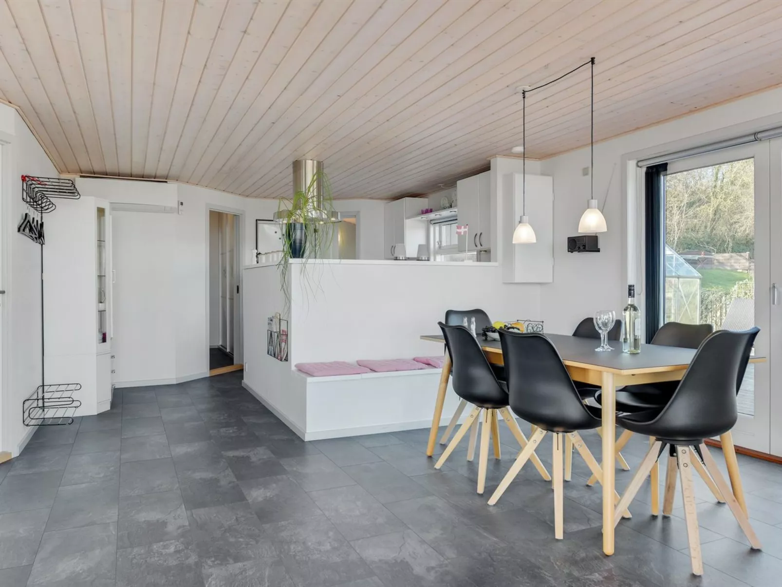 "Haraldina" - 350m to the fjord-Inside