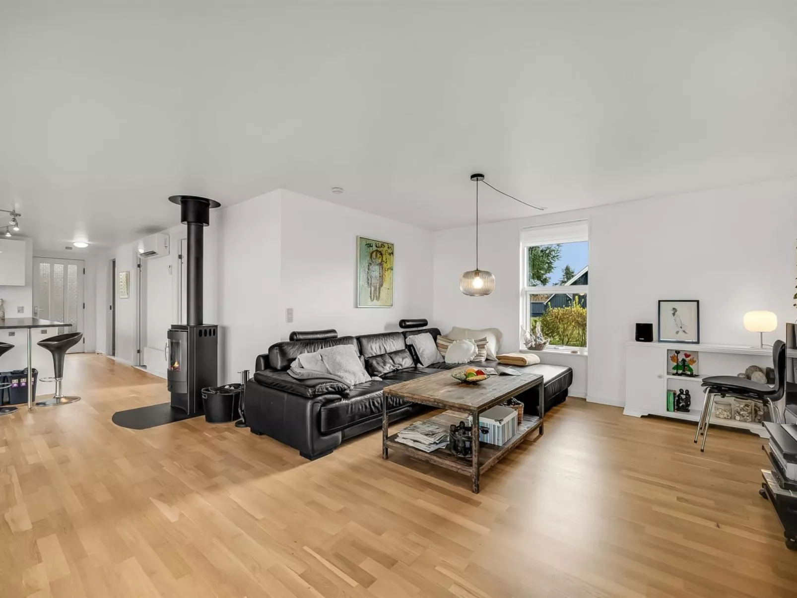 "Aleida" - 100m to the fjord-Inside