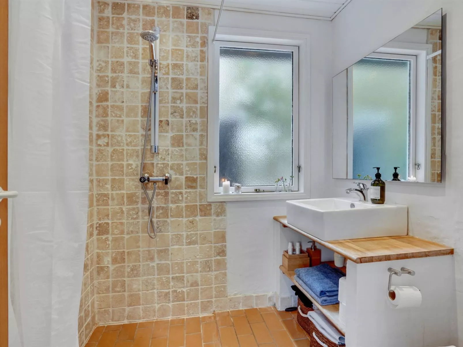 "Freda" - 100m to the fjord-Inside