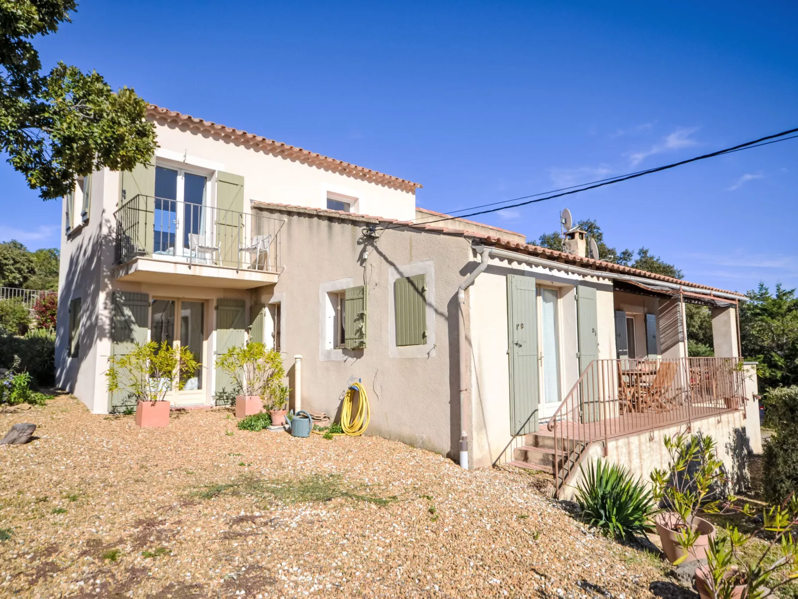 Les Cairnes-Draußen