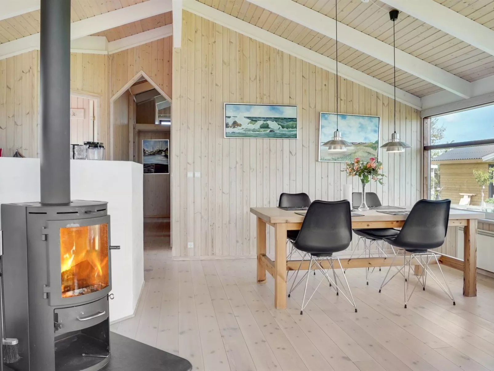 "Gyda" - 100m from the sea-Drinnen