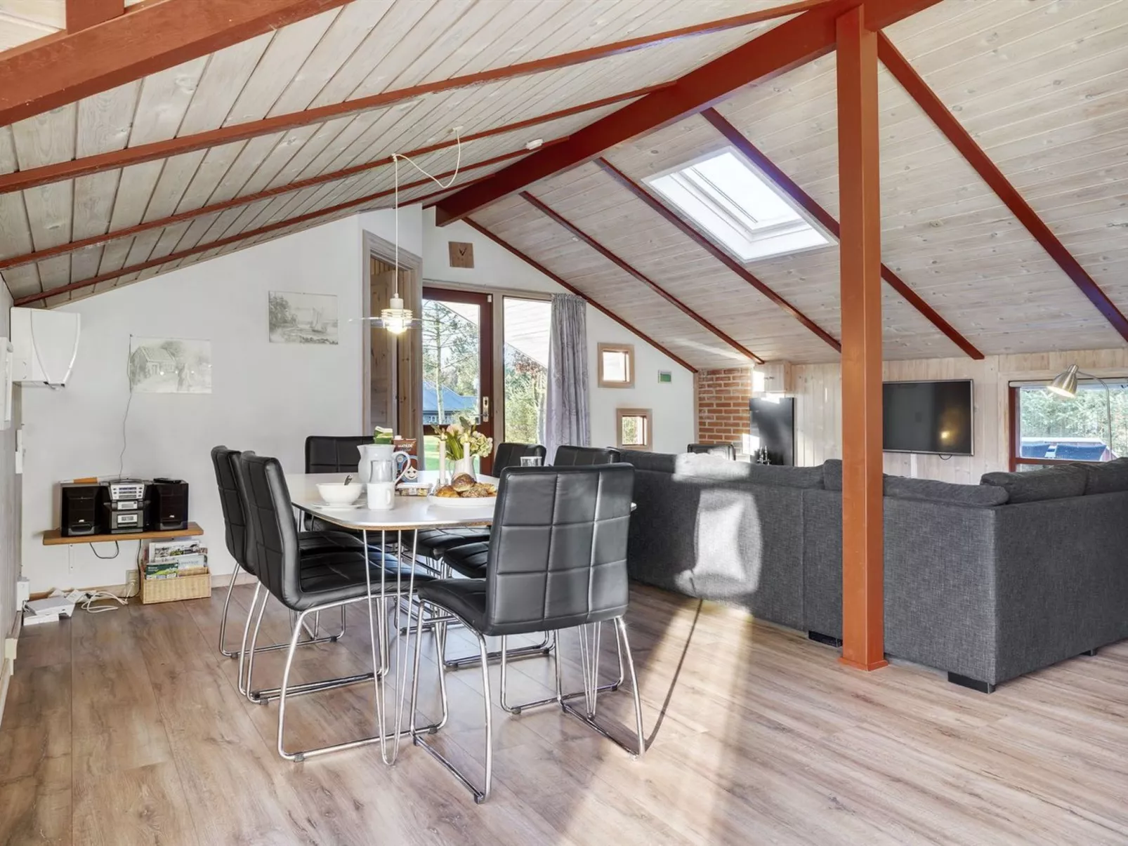 "Thurir" - 4km from the sea-Inside