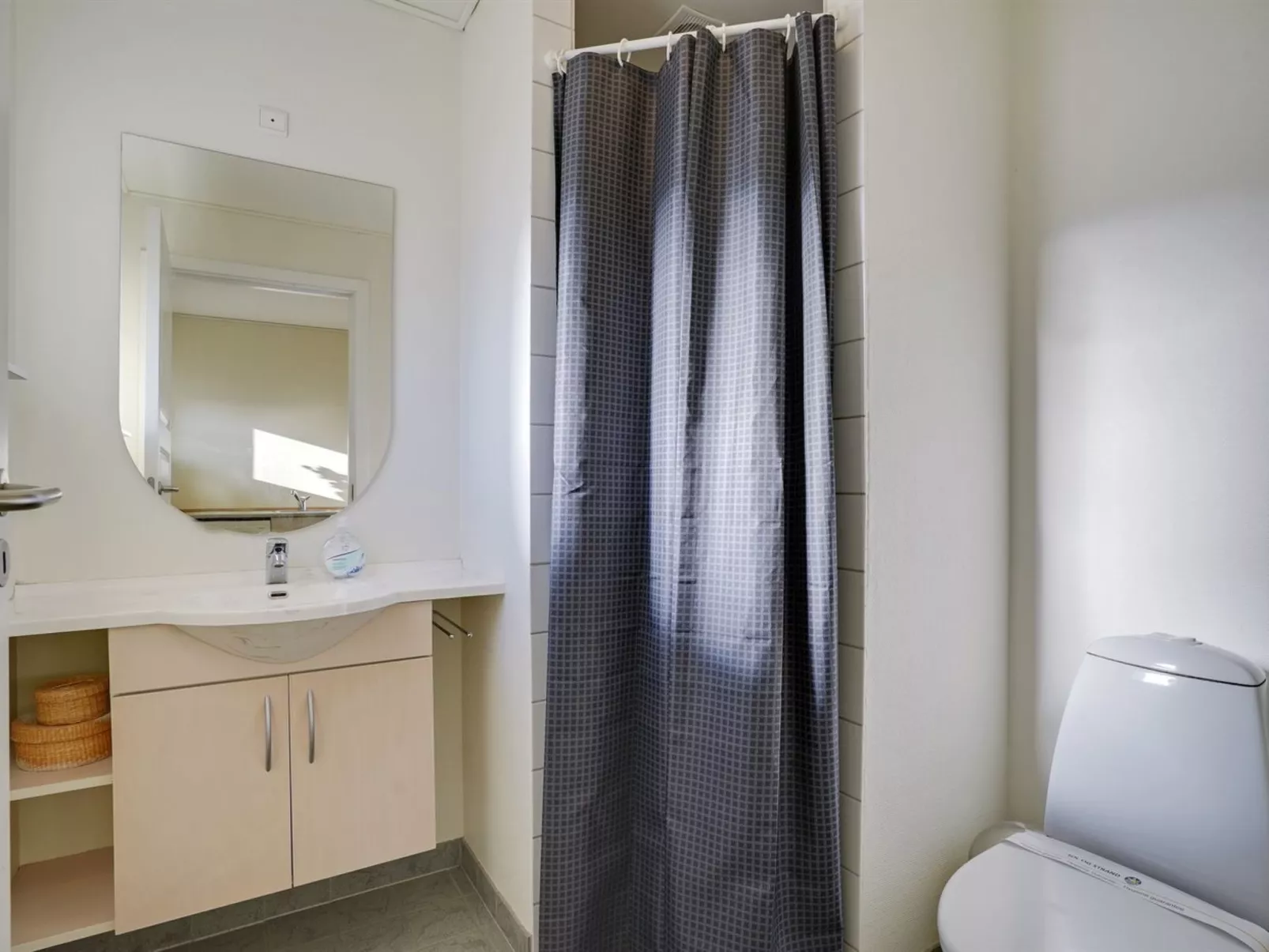 "Line" - 10m from the sea-Dedans