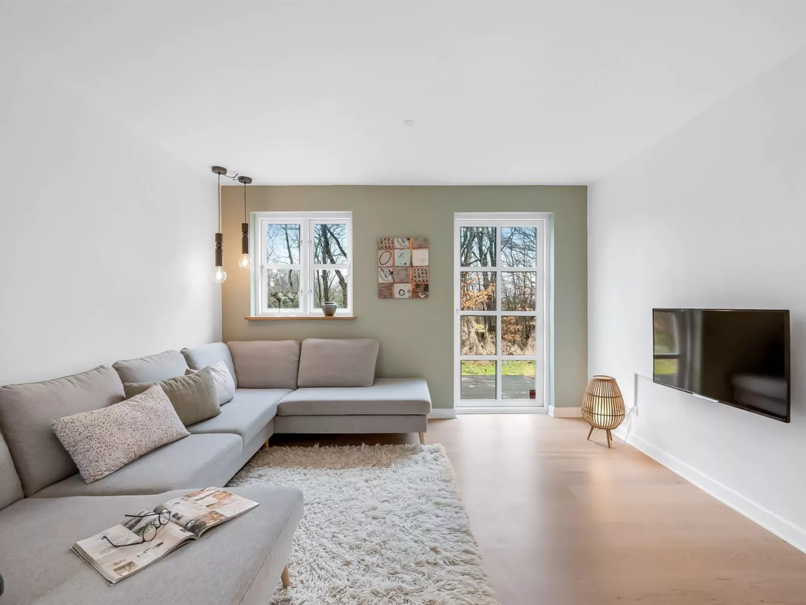 "Mandana" - 10km to the fjord-Drinnen