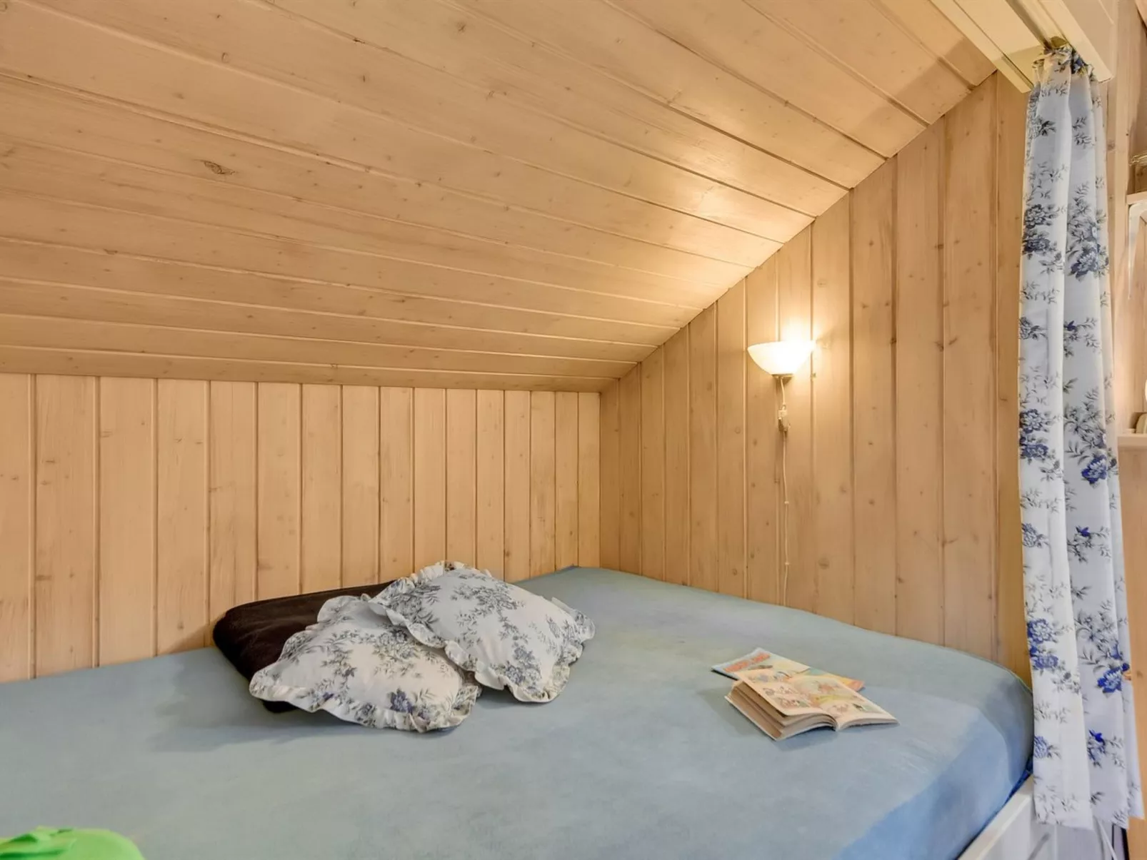 "Hannah" - 300m to the fjord-Inside