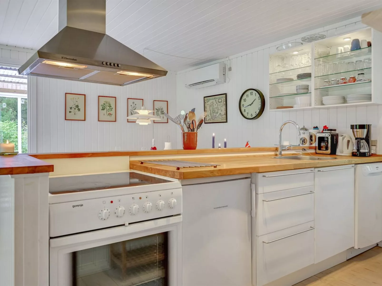 "Hamund" - 700m from the sea-Drinnen