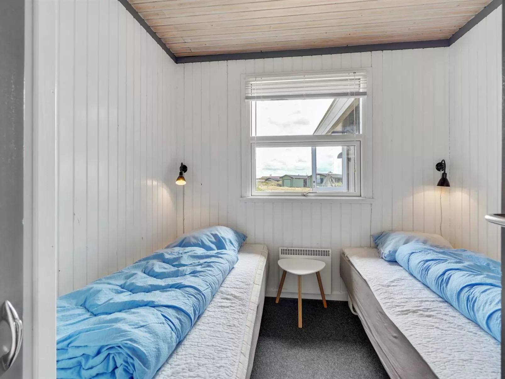 "Anthonette" -  from the sea-Drinnen