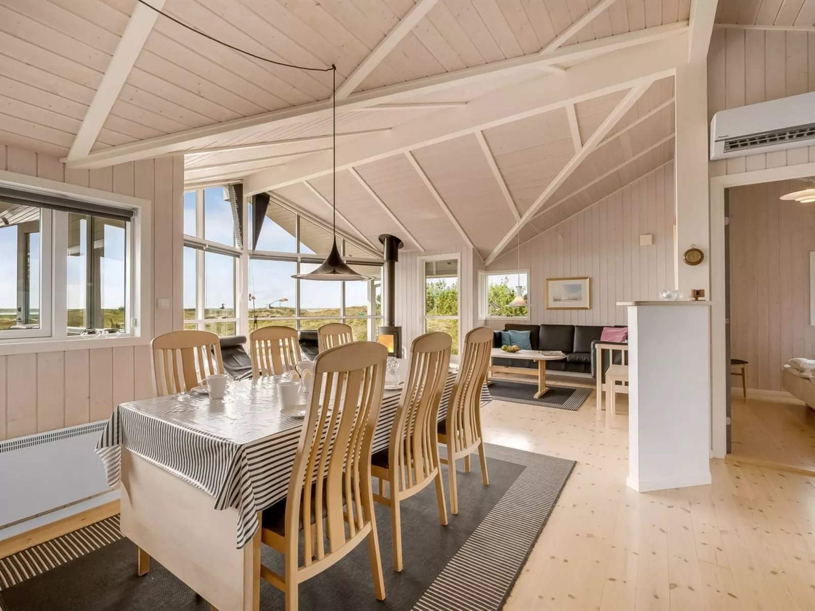 "Leona" - 250m to the fjord-Inside