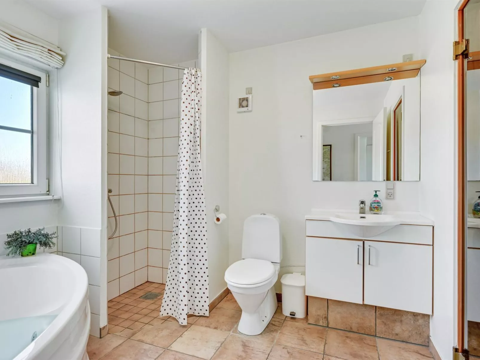 "Arwin" - 250m from the sea-Inside