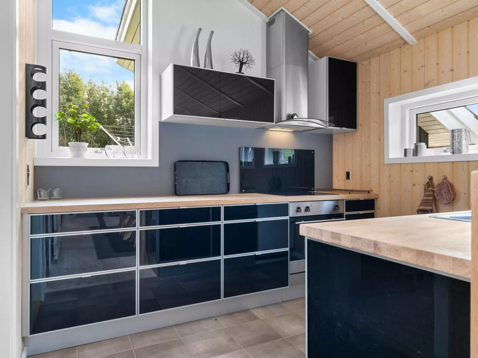 "Ønevus" - 550m from the sea-Drinnen