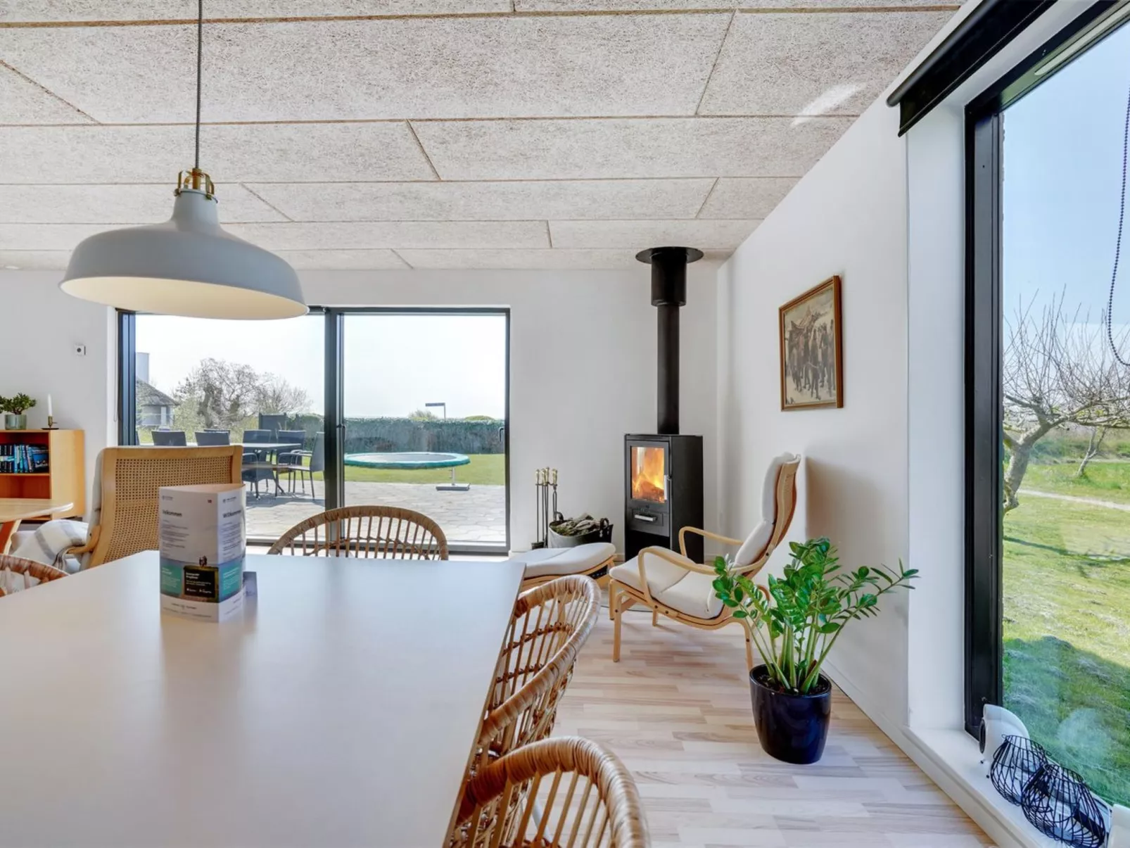 "Emin" - 100m from the sea-Drinnen